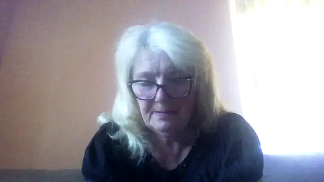 Snapshot of AmyLove353 chatting on June 29, 3:35 am AmyLove353 online show from June 29, 3:35 am
