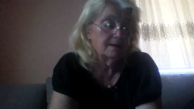 Snapshot of AmyLove353 chatting on July 2, 2:55 am AmyLove353 online show from July 2, 2:55 am