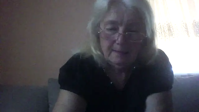Snapshot of AmyLove353 chatting on July 10, 3:44 am AmyLove353 online show from July 10, 3:44 am