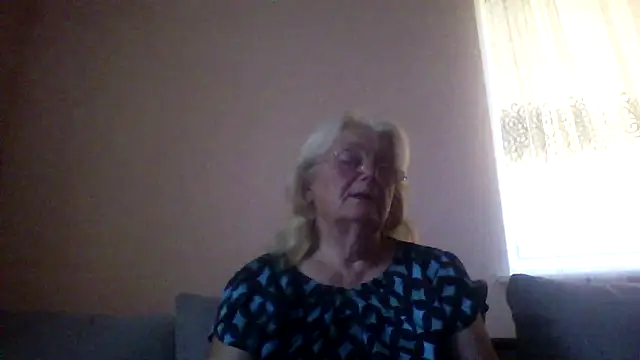 Snapshot of AmyLove353 chatting on July 11, 3:42 am AmyLove353 online show from July 11, 3:42 am