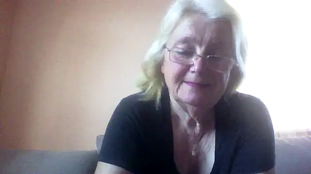 Snapshot of AmyLove353 chatting on July 15, 4:40 am AmyLove353 online show from July 15, 4:40 am