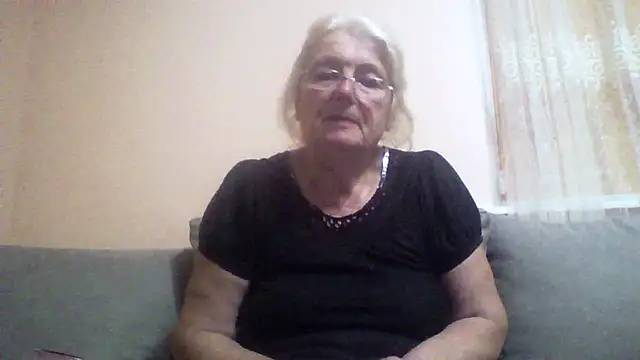 Snapshot of AmyLove353 chatting on July 17, 2:18 am AmyLove353 online show from July 17, 2:18 am
