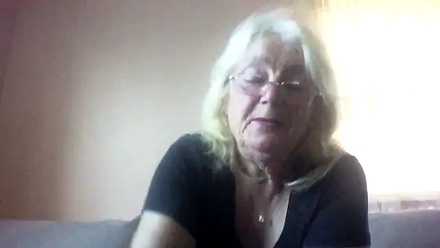 Snapshot of AmyLove353 chatting on July 28, 4:08 am AmyLove353 online show from July 28, 4:08 am
