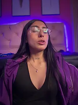 Snapshot of Violeet-Smith chatting on October 21, 2:29 pm Violeet-Smith online show from October 21, 2:29 pm