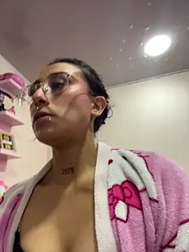 Snapshot of Violeet-Smith chatting on October 25, 7:19 pm Violeet-Smith online show from October 25, 7:19 pm