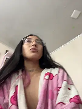 Snapshot of Violeet-Smith chatting on November 16, 10:48 pm Violeet-Smith online show from November 16, 10:48 pm