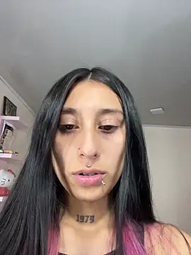 Snapshot of Violeet-Smith chatting on November 18, 11:15 pm Violeet-Smith online show from November 18, 11:15 pm