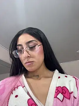 Snapshot of Violeet-Smith chatting on November 20, 9:36 pm Violeet-Smith online show from November 20, 9:36 pm