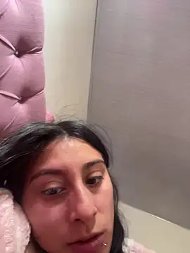 Snapshot of Violeet-Smith chatting on February 17, 1:40 pm Violeet-Smith online show from February 17, 1:40 pm