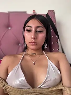 Snapshot of Violeet-Smith chatting on March 6, 5:09 pm Violeet-Smith online show from March 6, 5:09 pm