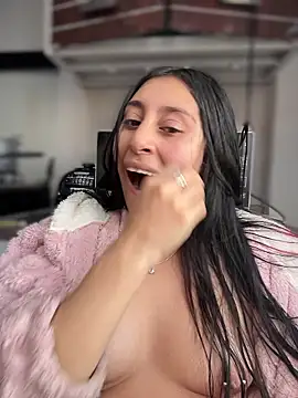 Snapshot of Violeet-Smith chatting on March 9, 10:25 pm Violeet-Smith online show from March 9, 10:25 pm