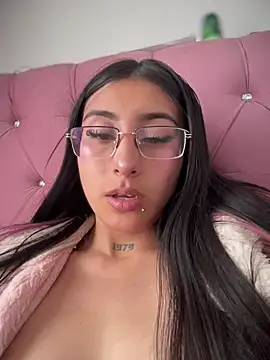 Snapshot of Violeet-Smith chatting on March 16, 6:45 pm Violeet-Smith online show from March 16, 6:45 pm