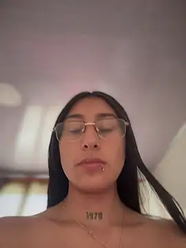 Snapshot of Violeet-Smith chatting on March 24, 2:44 pm Violeet-Smith online show from March 24, 2:44 pm