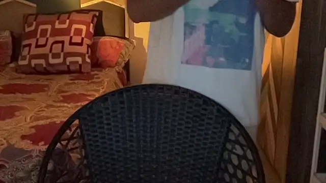 MakeMeAwareAah online show from October 23, 4:06 pm