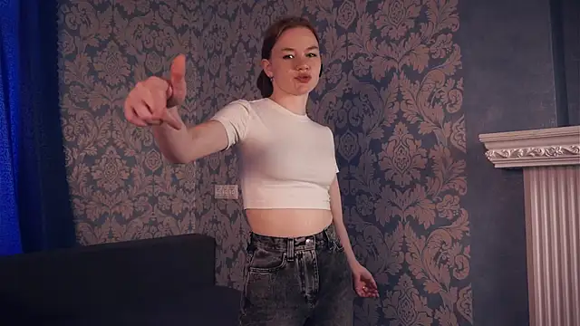 KarlynGow online show from November 3, 6:36 am