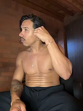 Snapshot of caiiobahia chatting on April 2, 2:20 am caiiobahia online show from April 2, 2:20 am
