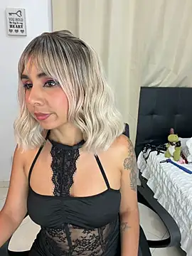 Emilyvalk  online show from June 11, 12:19 am
