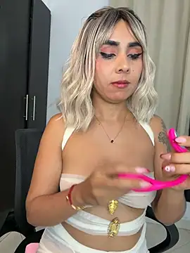 Emilyvalk  online show from June 18, 8:57 pm