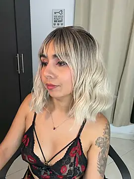 Emilyvalk  online show from June 22, 10:18 pm