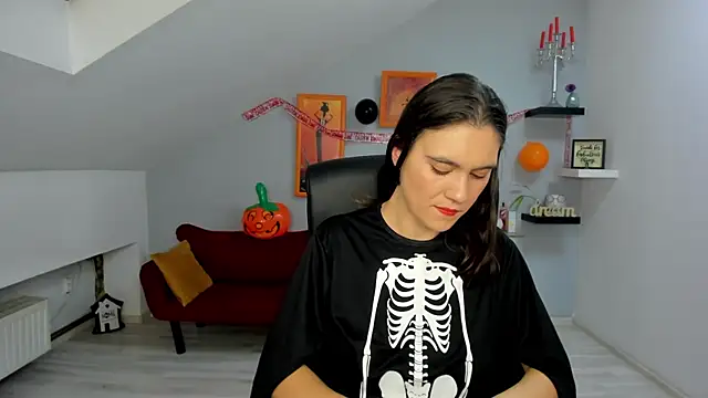 Snapshot of IzzyMonro chatting on October 30, 8:53 pm IzzyMonro online show from October 30, 8:53 pm