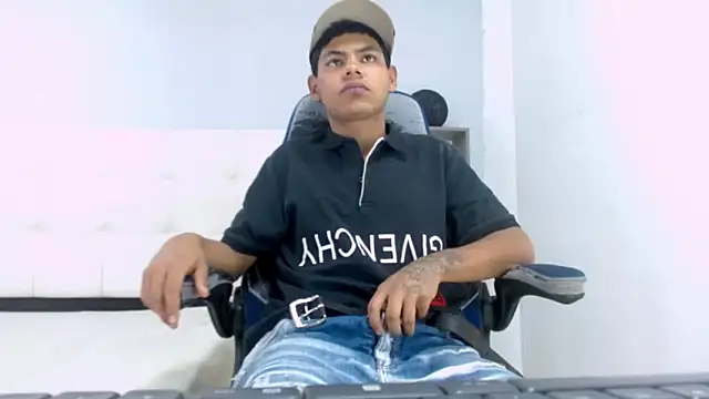 Yordi Alpha online show from October 24, 7:43 pm