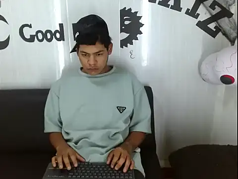 Yordi Alpha online show from November 1, 1:57 pm