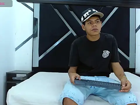 Yordi Alpha online show from November 5, 1:11 pm