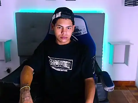 Yordi Alpha online show from December 15, 6:39 am