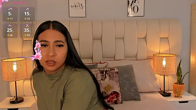 Snapshot of ameliebelle_ chatting on October 26, 12:11 pm ameliebelle online show from October 26, 12:11 pm