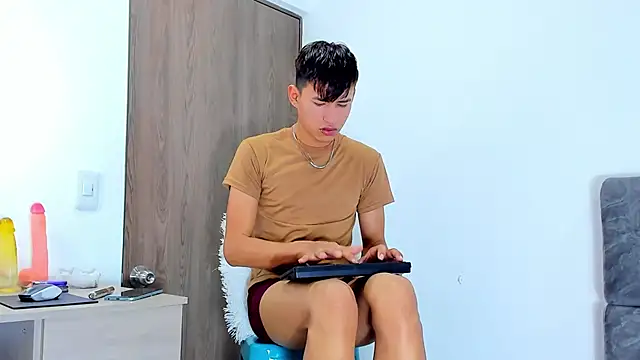 Nicolas Torres  online show from November 12, 4:24 am