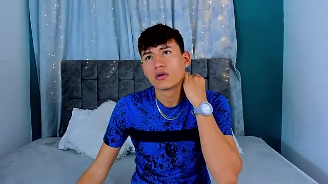 Nicolas Torres  online show from December 17, 3:45 am