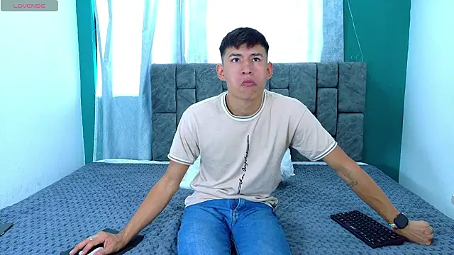 Nicolas Torres  online show from February 5, 7:40 pm