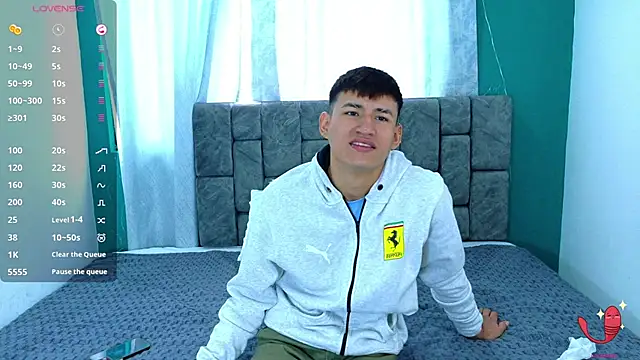 Nicolas Torres  online show from February 6, 8:12 pm