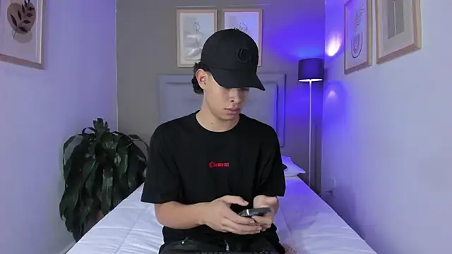 ApoloRicci online show from October 30, 8:09 pm