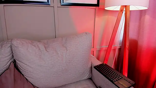 riley  reid online show from December 17, 8:26 pm