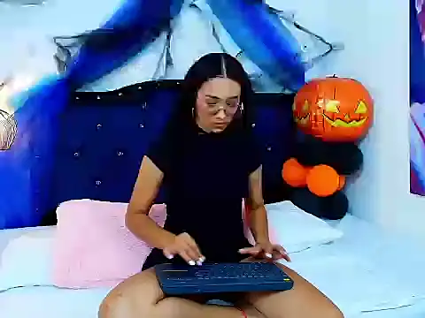 Snapshot of ZOEH_ROSS chatting on November 2, 7:49 pm ZOEH ROSS online show from November 2, 7:49 pm