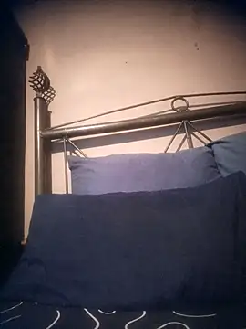 Snapshot of Pussylover911o chatting on December 15, 5:12 am Pussylover911o online show from December 15, 5:12 am