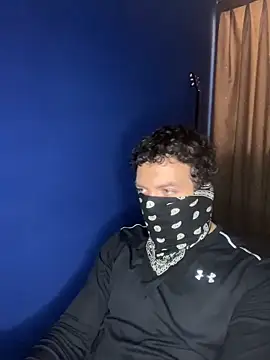 Snapshot of maxbarbaroja chatting on December 17, 6:58 pm maxbarbaroja online show from December 17, 6:58 pm