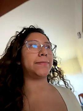 Snapshot of Kmiii21 chatting on October 26, 9:42 pm Kmiii21 online show from October 26, 9:42 pm