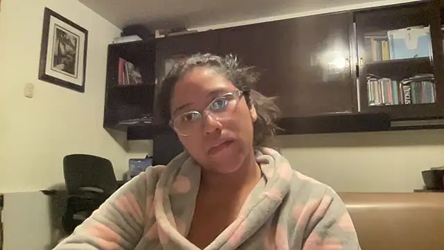 Snapshot of Kmiii21 chatting on November 5, 1:27 am Kmiii21 online show from November 5, 1:27 am