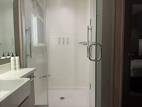 bobbyatx online show from December 1, 7:24 am