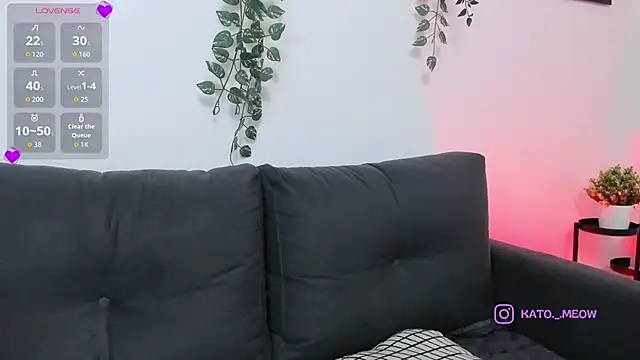 Snapshot of katoo4 chatting on December 1, 12:59 am katoo4 online show from December 1, 12:59 am