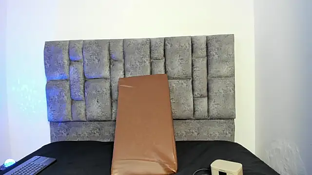 miah storm online show from November 8, 2:45 am