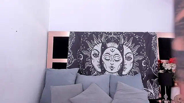 mirandaduboiss online show from April 30, 8:57 pm