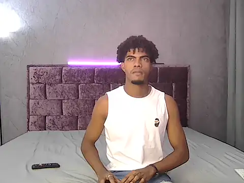 richardd2212 online show from June 13, 1:31 pm