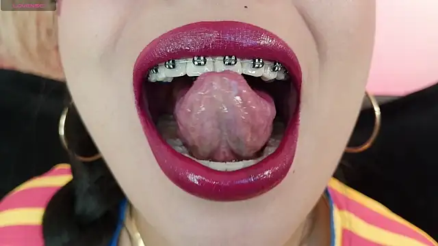mia roux1 online show from June 7, 10:35 pm