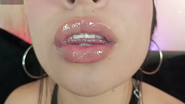 mia roux1 online show from June 12, 11:03 pm