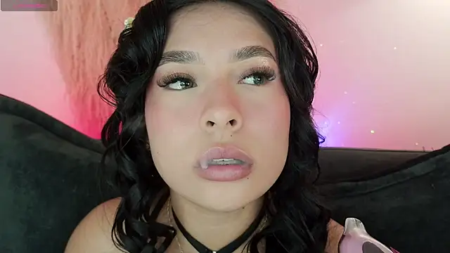 mia roux1 online show from June 14, 9:28 pm