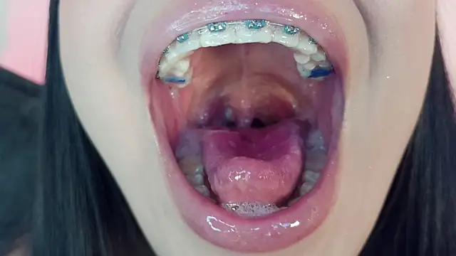 mia roux1 online show from July 2, 3:23 am