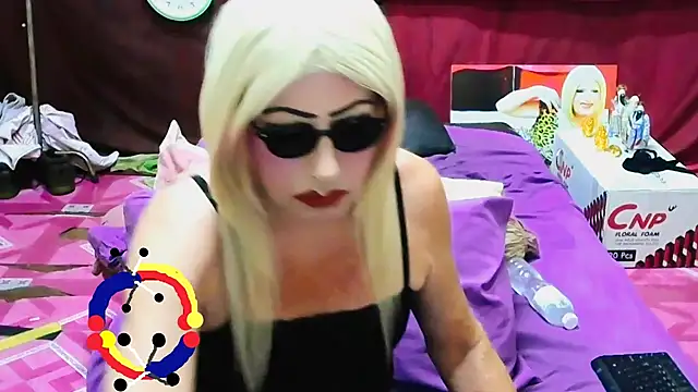 Snapshot of horni4luv chatting on June 7, 8:23 pm horni4luv online show from June 7, 8:23 pm